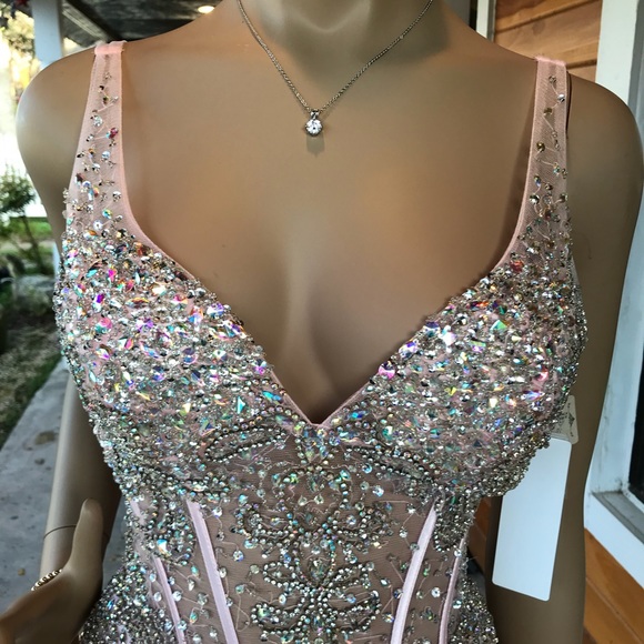 ALLY’S COLLECTION GOWN - Picture 2 of 9